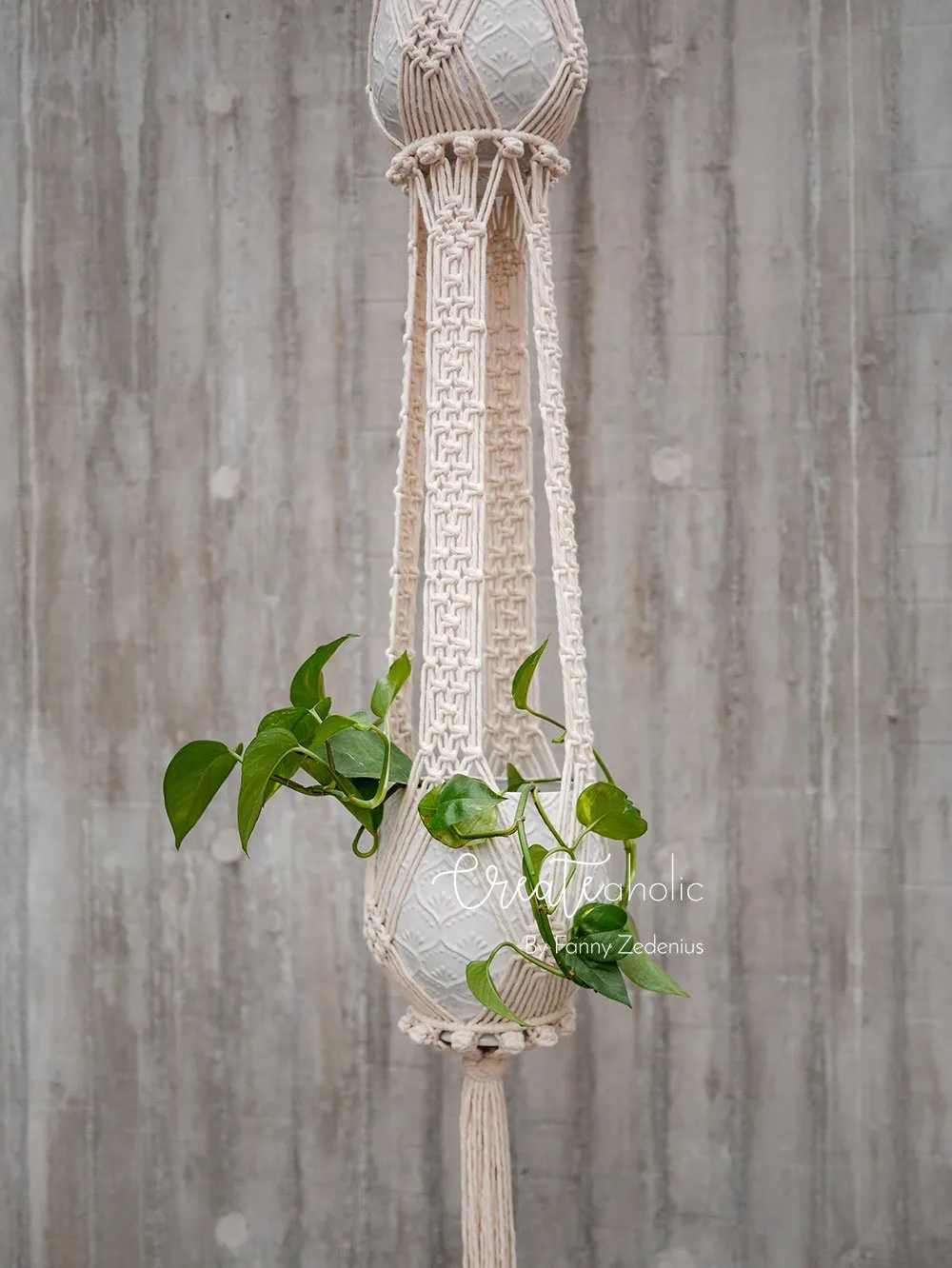 Macramé plant hanger, "Royals" #1