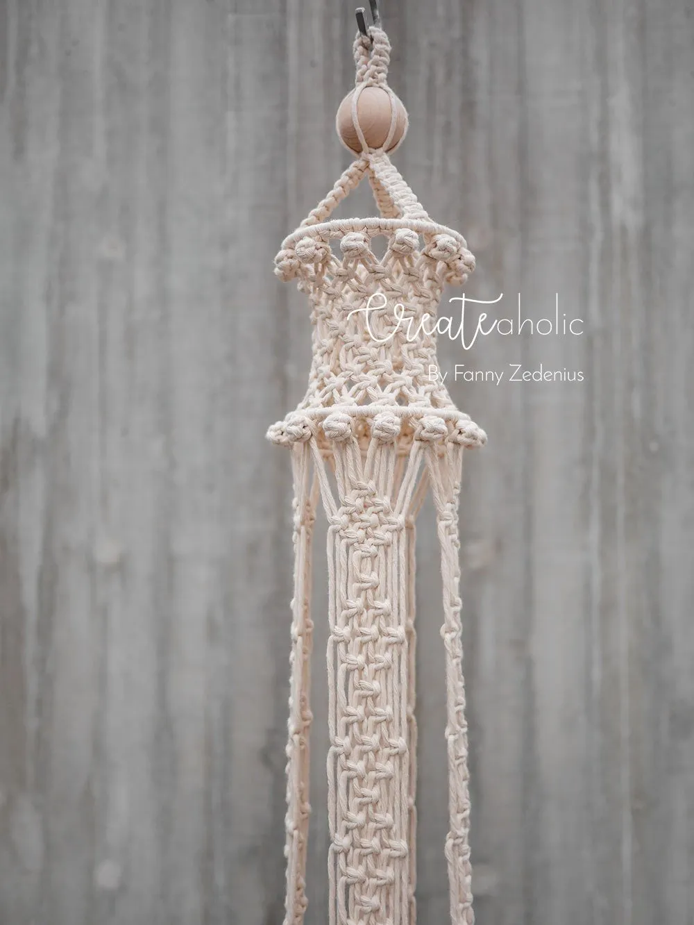 Macramé plant hanger, "Royals" #2