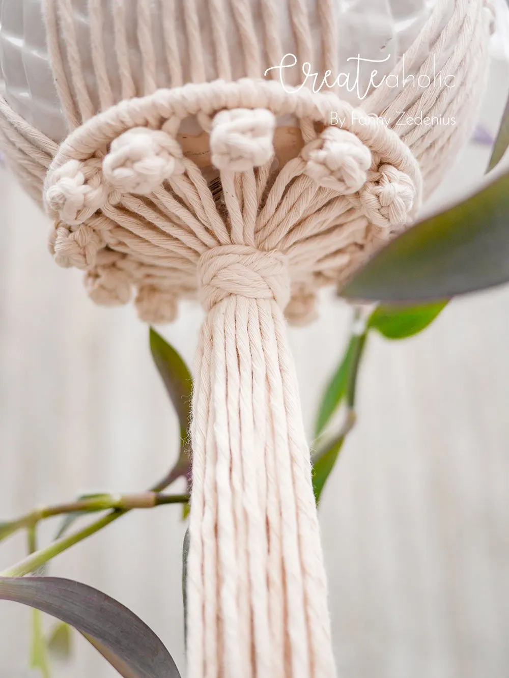 Macramé plant hanger, "Royals" #2