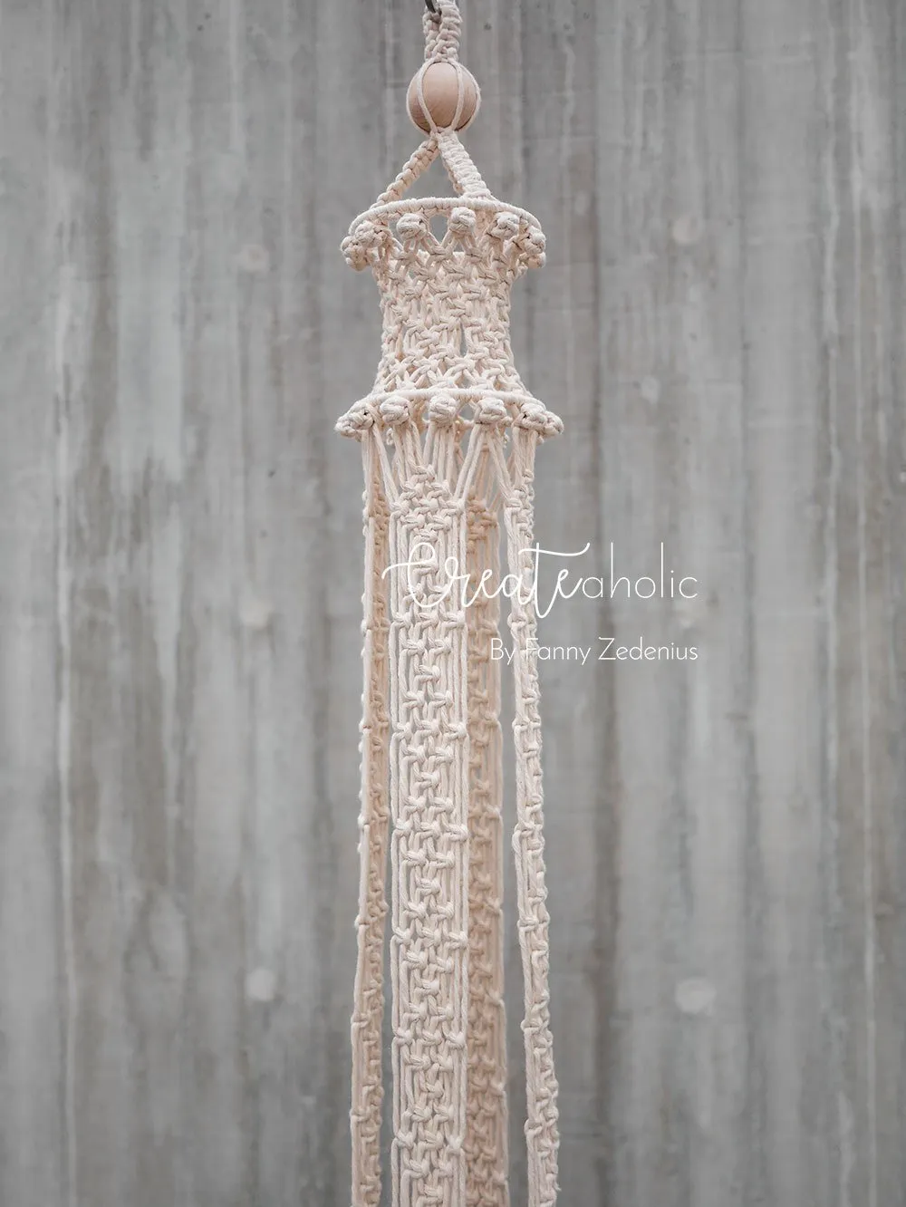 Macramé plant hanger, "Royals" #2